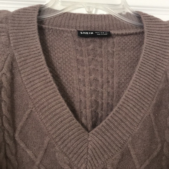 😍SHEIN Taupe V-Neck Gorgeous Sweater😍 - Picture 4 of 5